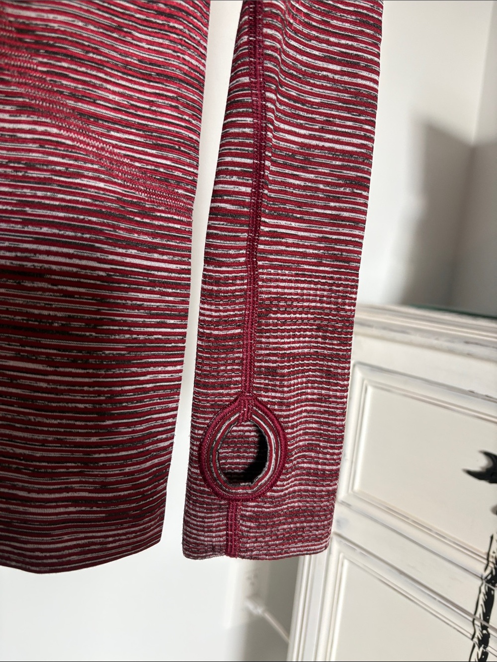 Lululemon Swiftly Tech Long Sleeve Crew ~ 8 ~ Red Alert / Dark Sport Red / Black - Picture 4 of 14